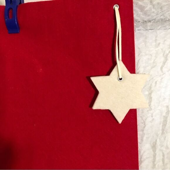 Set of 8 Red Christmas Place Mats - Picture 5 of 5